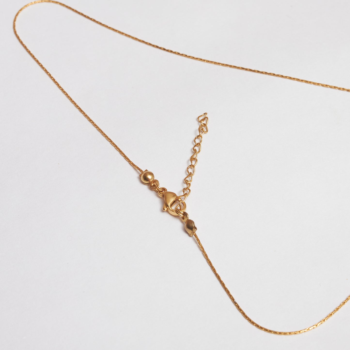 Cadena Ángel en material de acero inoxidable en tejido cola de ratón color dorado con cadena ajustable y pico de loro
